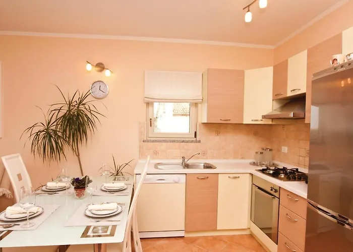 Appartement Beautiful In With Wifi Poreč